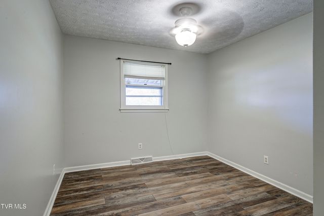 128 Pierce Lane, Johnson City, TN 37604