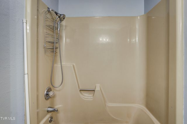 128 Pierce Lane, Johnson City, TN 37604