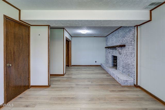 128 Pierce Lane, Johnson City, TN 37604