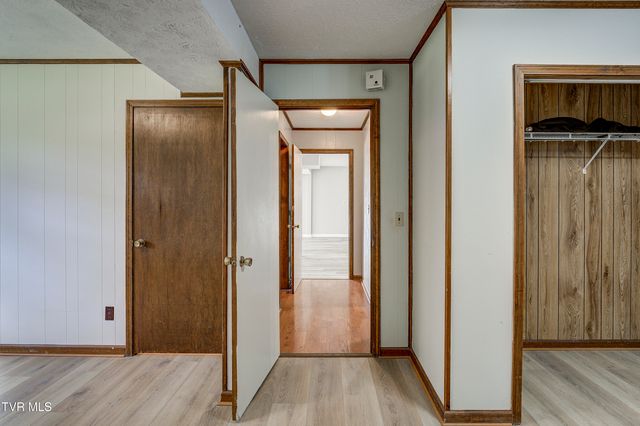 128 Pierce Lane, Johnson City, TN 37604