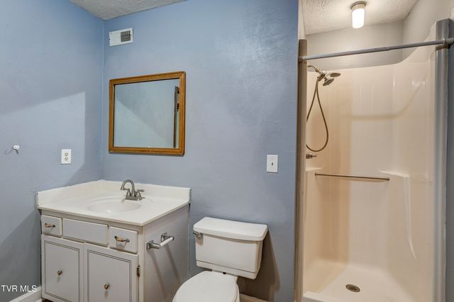 128 Pierce Lane, Johnson City, TN 37604