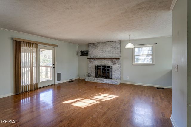 128 Pierce Lane, Johnson City, TN 37604