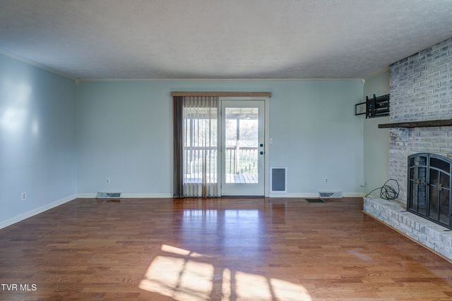 128 Pierce Lane, Johnson City, TN 37604