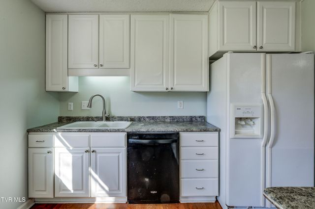 128 Pierce Lane, Johnson City, TN 37604