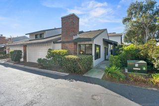 8222 Caminito Modena, La Jolla, CA 92037