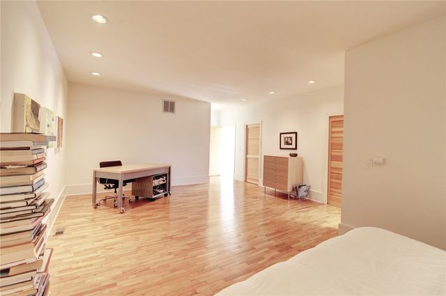 80 W Lafayette Street, Fayetteville, AR 72701