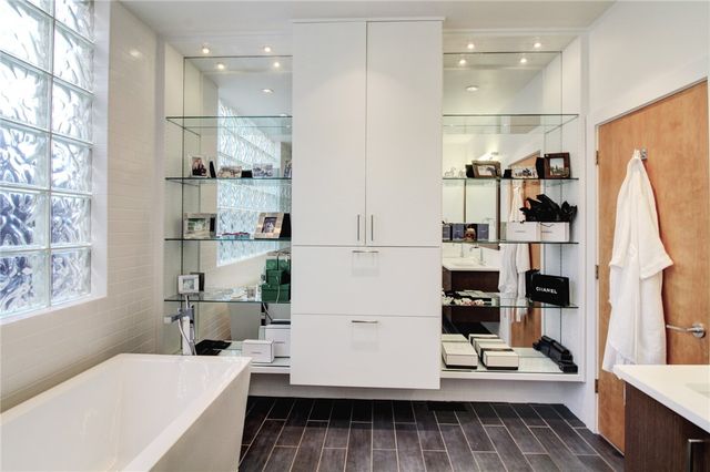 80 W Lafayette Street, Fayetteville, AR 72701