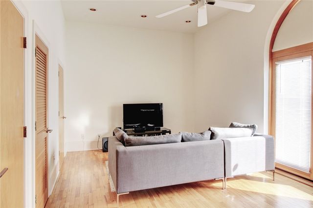 80 W Lafayette Street, Fayetteville, AR 72701