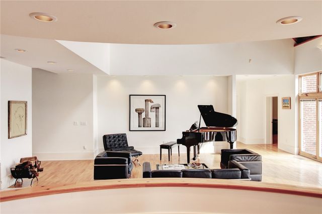 80 W Lafayette Street, Fayetteville, AR 72701