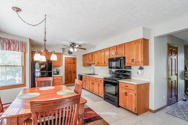 6402 Blossomwood Circle NE, Canton, OH 44721