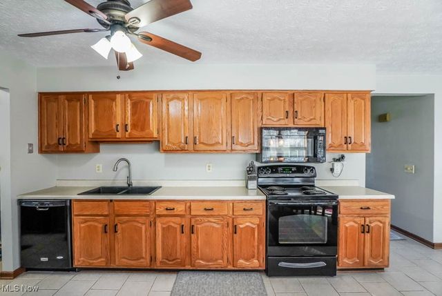 6402 Blossomwood Circle NE, Canton, OH 44721