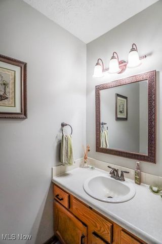 6402 Blossomwood Circle NE, Canton, OH 44721