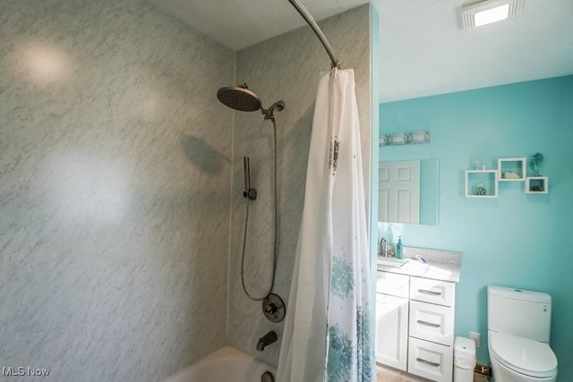 6402 Blossomwood Circle NE, Canton, OH 44721