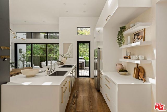 3526 Stoner Avenue, Los Angeles, CA 90066