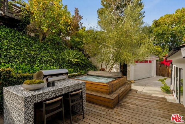 3526 Stoner Avenue, Los Angeles, CA 90066