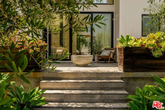 3526 Stoner Avenue, Los Angeles, CA 90066