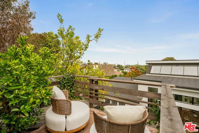 3526 Stoner Avenue, Los Angeles, CA 90066