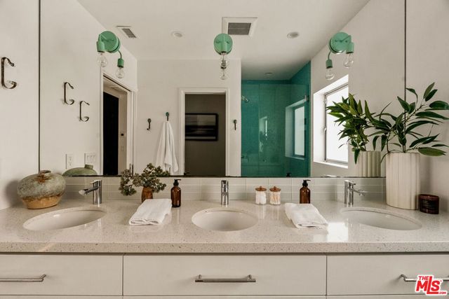 3526 Stoner Avenue, Los Angeles, CA 90066