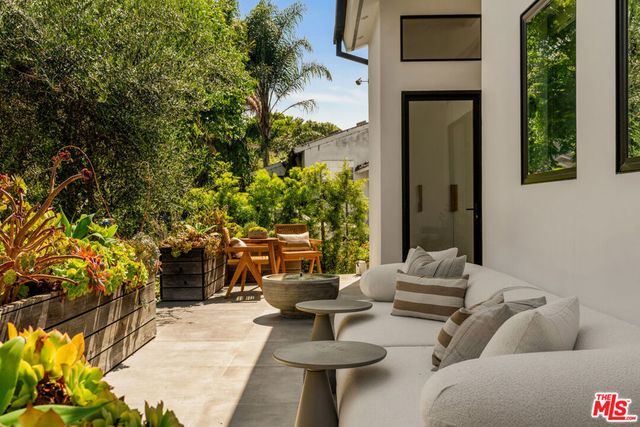 3526 Stoner Avenue, Los Angeles, CA 90066