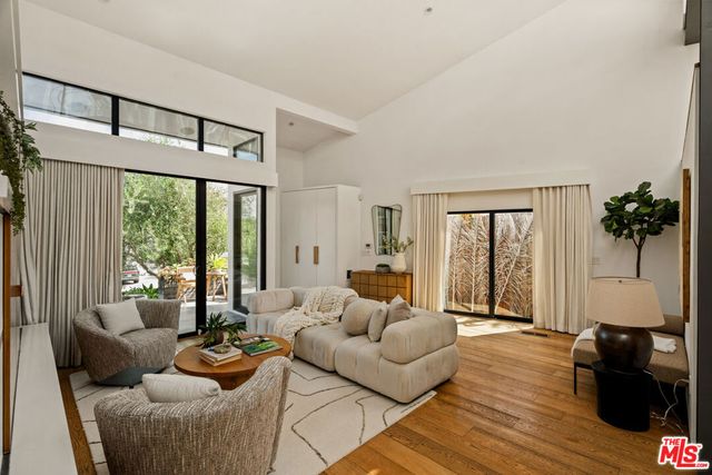 3526 Stoner Avenue, Los Angeles, CA 90066
