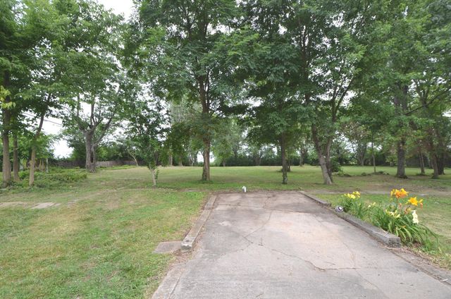 4162 Louisville Road, Salvisa, KY 40372