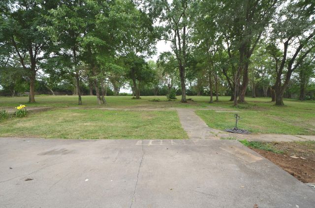 4162 Louisville Road, Salvisa, KY 40372