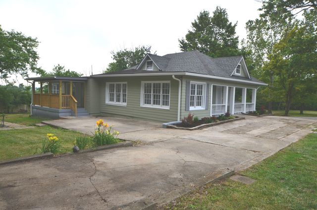 4162 Louisville Road, Salvisa, KY 40372