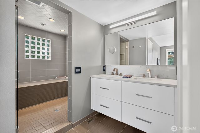 2518 E Roy Street, Seattle, WA 98112