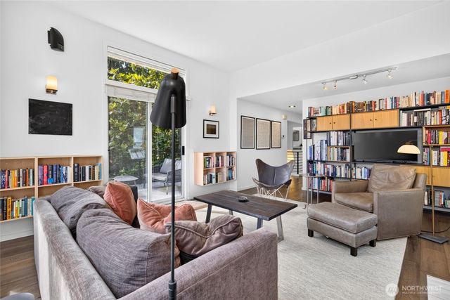 2518 E Roy Street, Seattle, WA 98112