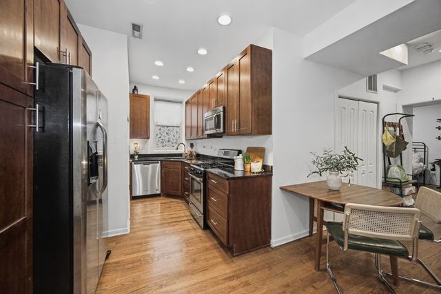 1641 W Farwell Avenue 2N, Chicago, IL 60626