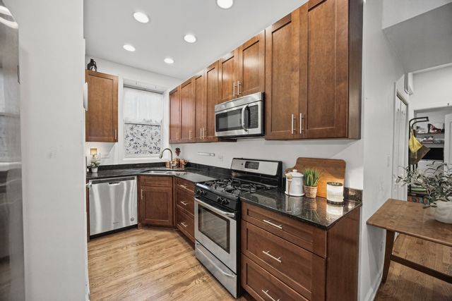 1641 W Farwell Avenue 2N, Chicago, IL 60626