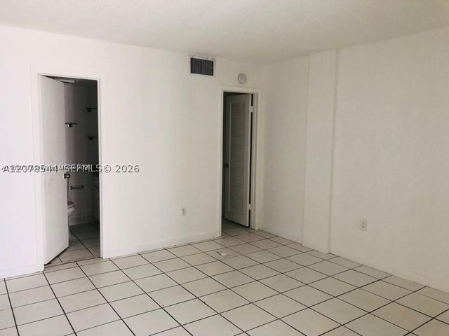 1305 W 46th St 108, Hialeah, FL 33012