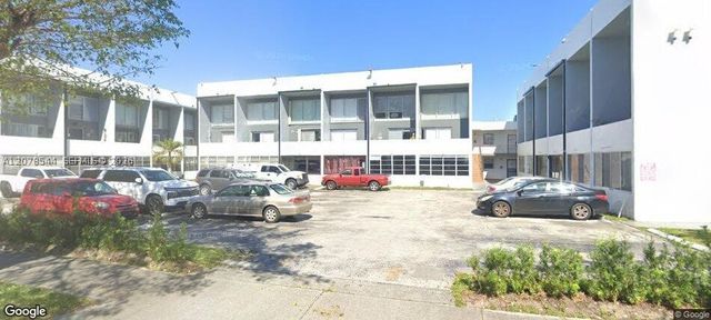 1305 W 46th St 108, Hialeah, FL 33012