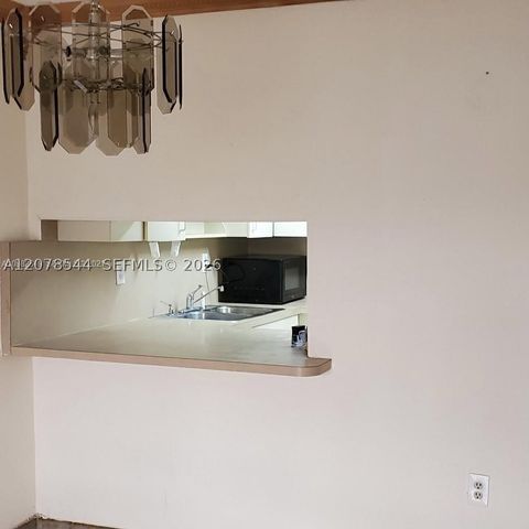 1305 W 46th St 108, Hialeah, FL 33012