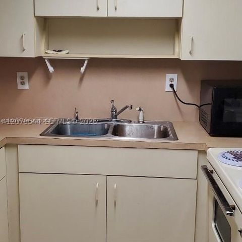 1305 W 46th St 108, Hialeah, FL 33012