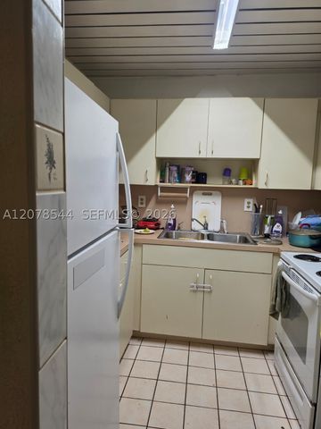 1305 W 46th St 108, Hialeah, FL 33012