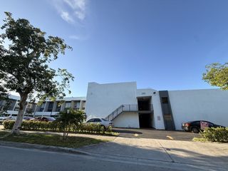 1305 W 46th St 108, Hialeah, FL 33012