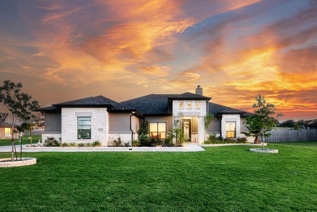 1127 Northcross DR, Salado, TX 76571