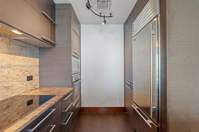 900 Biscayne Blvd 3502, Miami, FL 33132