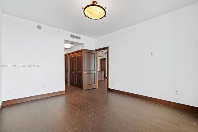 900 Biscayne Blvd 3502, Miami, FL 33132