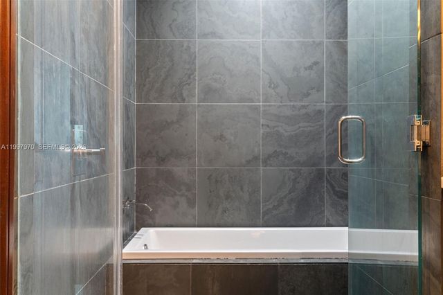 900 Biscayne Blvd 3502, Miami, FL 33132