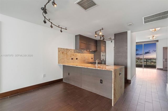 900 Biscayne Blvd 3502, Miami, FL 33132