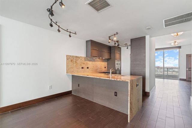 900 Biscayne Blvd 3502, Miami, FL 33132