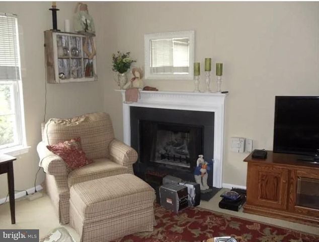15 RAMPART DR, Wayne, PA 19087