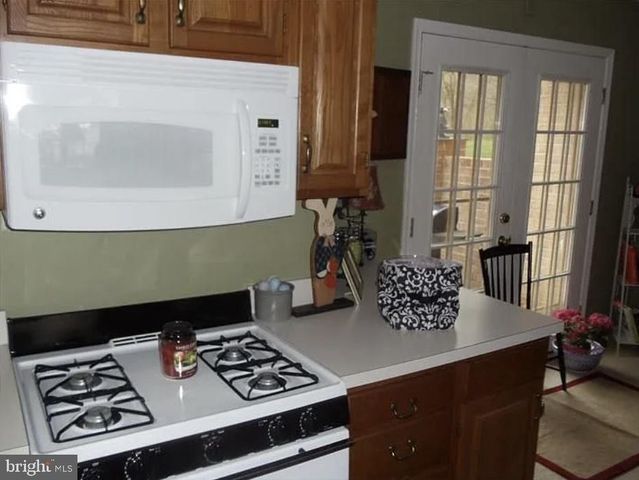 15 RAMPART DR, Wayne, PA 19087
