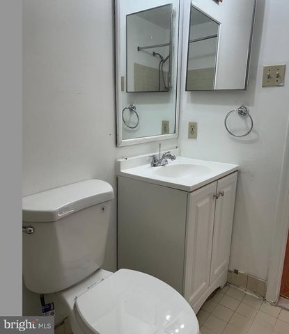 15 RAMPART DR, Wayne, PA 19087