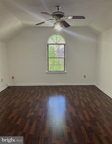 15 RAMPART DR, Wayne, PA 19087