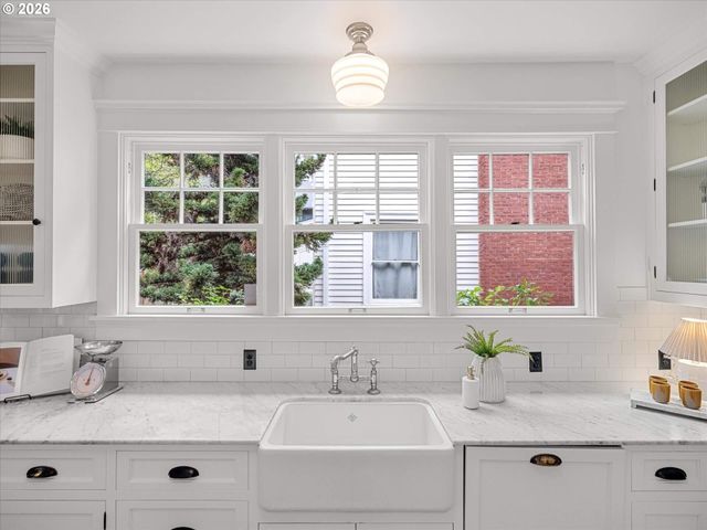 2607 Ne 14TH Ave, Portland, OR 97212