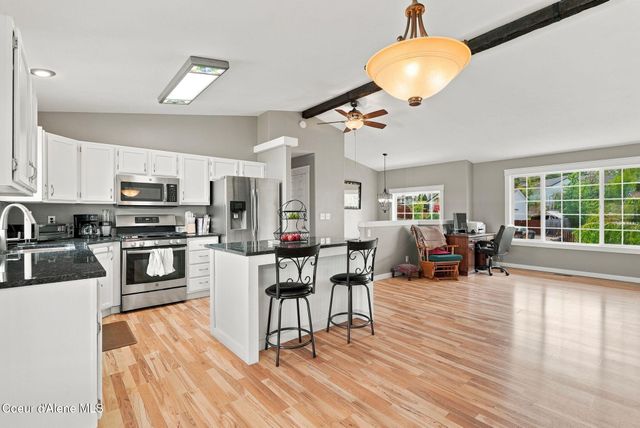 460 W Bridle LN, Post Falls, ID 83854