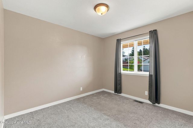 460 W Bridle LN, Post Falls, ID 83854